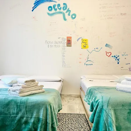 Golden Luxe - Graffiti House Mediolan