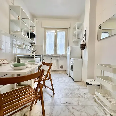 Golden Luxe - Graffiti House Apartment