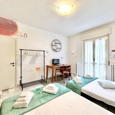 Golden Luxe - Graffiti House Apartment *